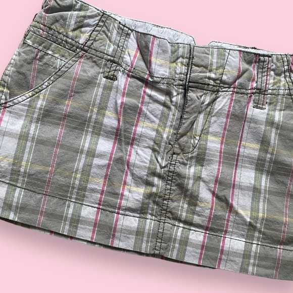 SOLD!! Roxy y2k green plaid mini skirt - Picture 2 of 4